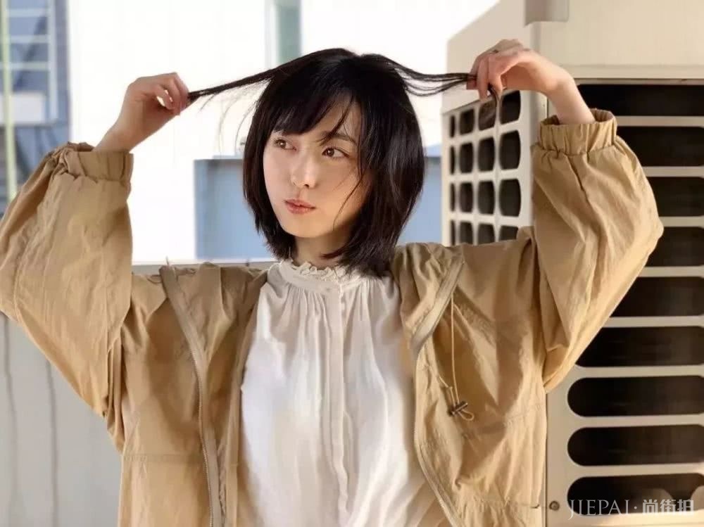 短发卷一点更好看,最显脸小的“短卷发”看这里