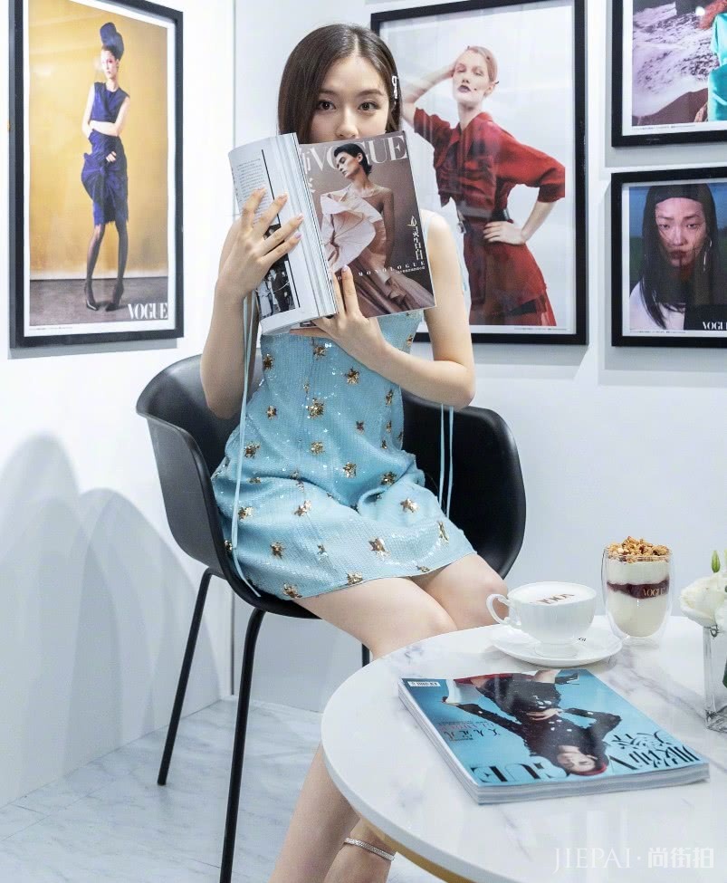 李兰迪瘦身成功，最新写真“漫画腿”亮了