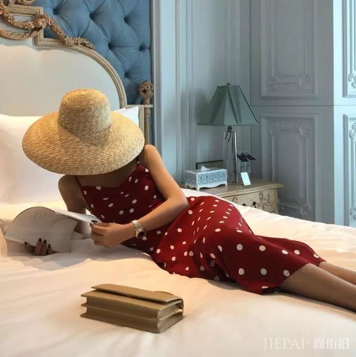 这个夏季最撩人的10条红色连衣裙,当代王祖贤就靠它们了