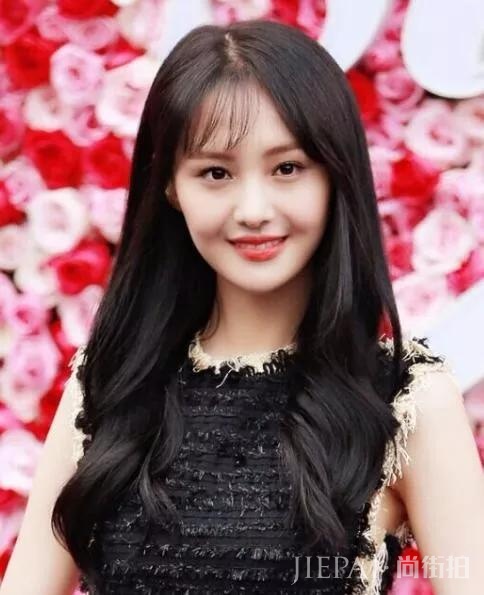 郑爽新剧收视率再创新低,她发文怒怼:我的人生不是只有电视剧