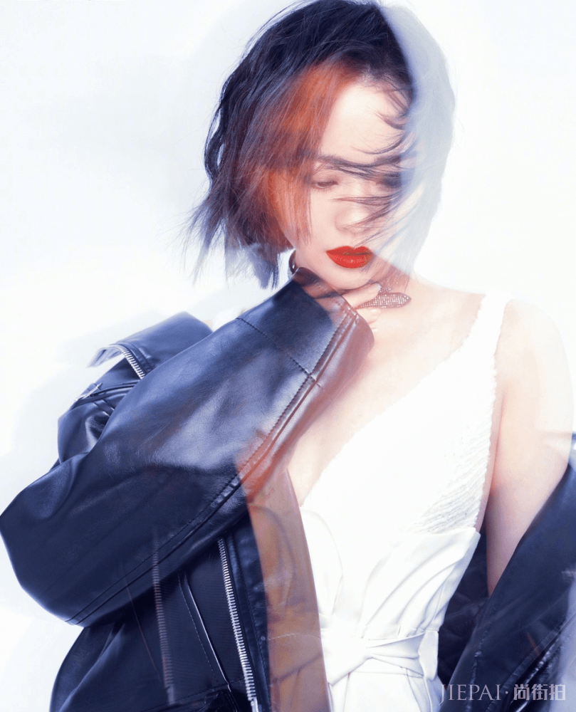 张靓颖换了短发,时尚干练又不失女人味