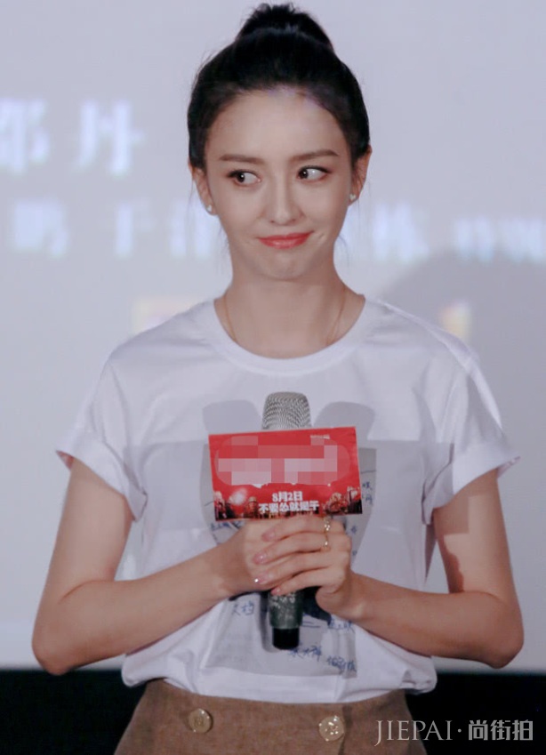 佟丽娅无修近照曝光,走路带风气场强大,却被指皱纹增多变老气?