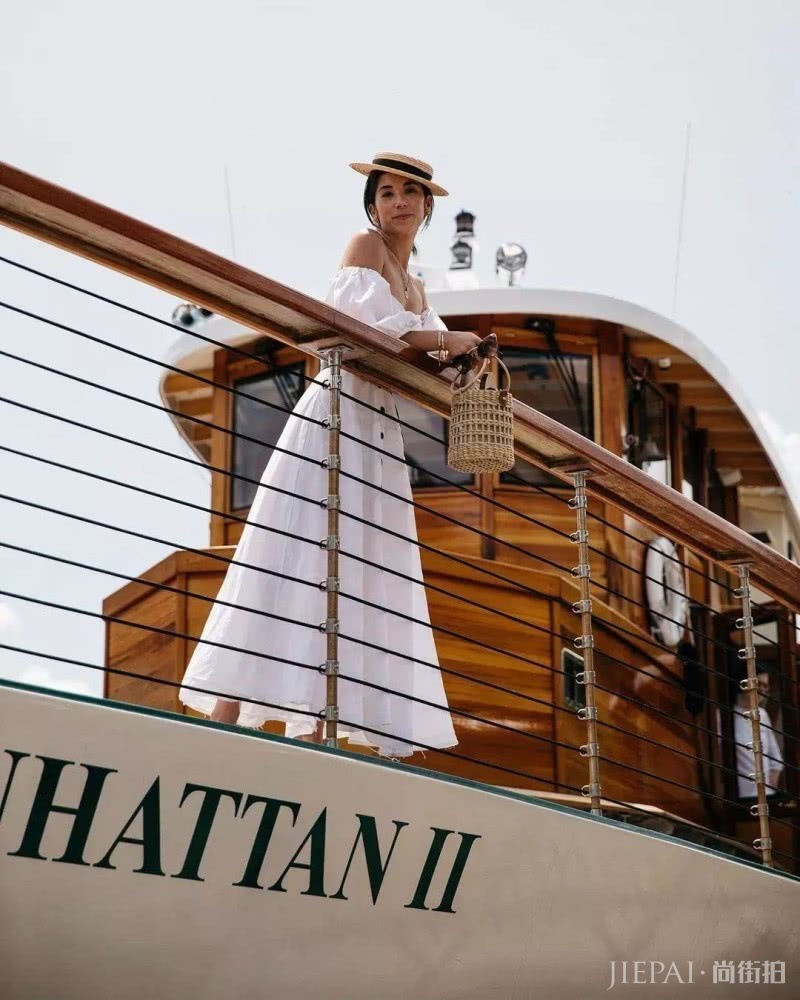 纯色桔梗裙知性美中带着着贵气，成熟女人味尽显