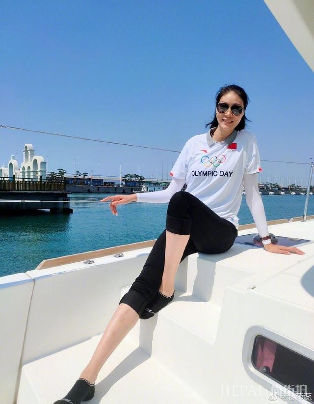 38岁赵蕊蕊大长腿很抢镜，至今仍单身，常人难满足择偶标准