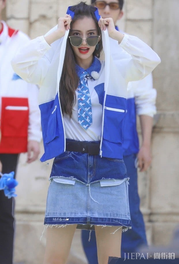 19年还穿A型裙？试试杨颖叠叠裙，显高还时髦