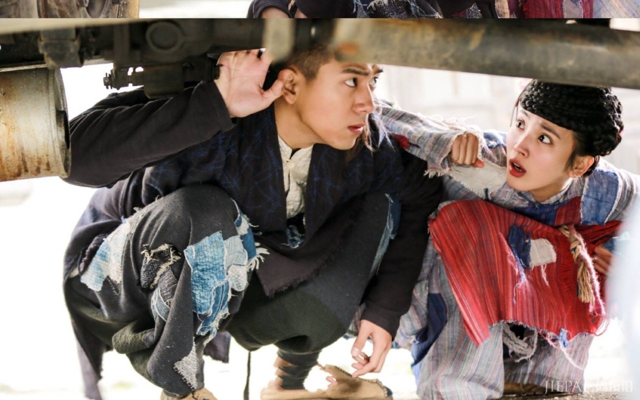 李现王紫璇恋情曝光？两人健身逛展细节被扒，共用情侣卡通人物