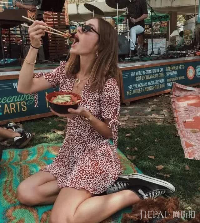 裹身连衣裙配这5种鞋穿,彰显夏日气息