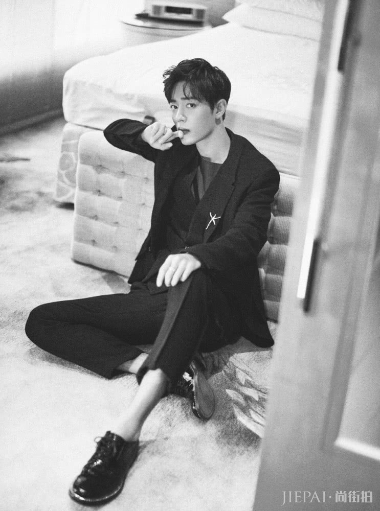 肖战正装私服大公开,教你怎么保持住自己的少年感