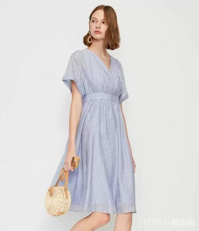 超仙甜美，V领碎花雪纺连衣裙