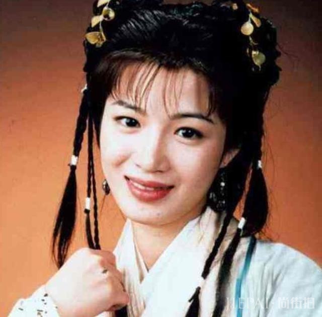 曾受刘德华力捧,演艺事业高开低走,今三胎现身42岁的她风韵如初