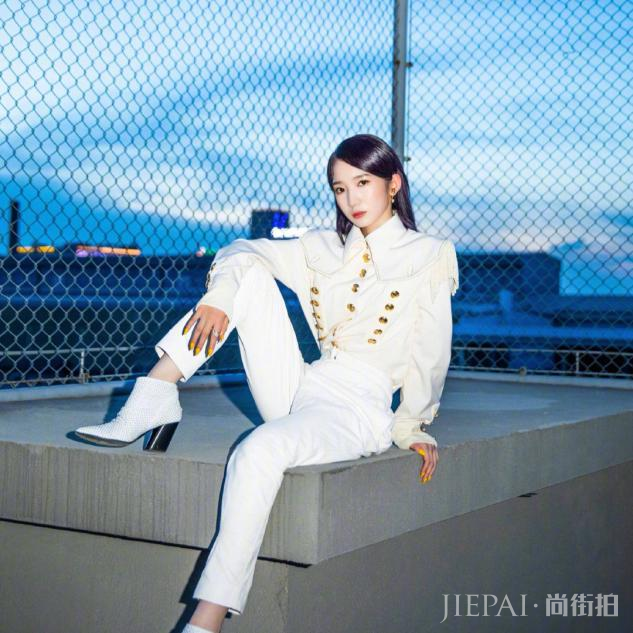 跟风“超A女生穿搭”,学明星服装发型搭配妙招,助你凹出A造型