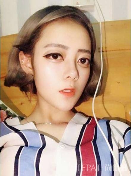 网红长相酷似迪丽热巴被嘲整容,霸气回怼:我红的时候她还没出道