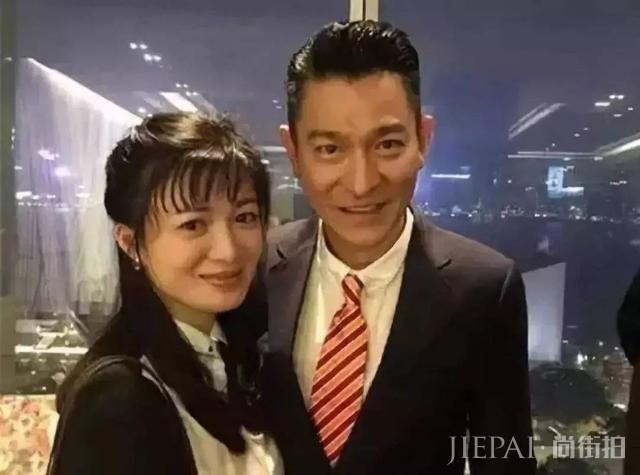 曾受刘德华力捧,演艺事业高开低走,今三胎现身42岁的她风韵如初