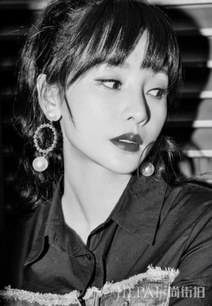 柳岩穿“豹纹”大走泰国风，这装扮也太性感了吧