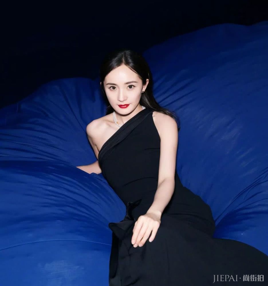 私服搭配只服杨幂,生过孩子也能穿出18岁少女feel