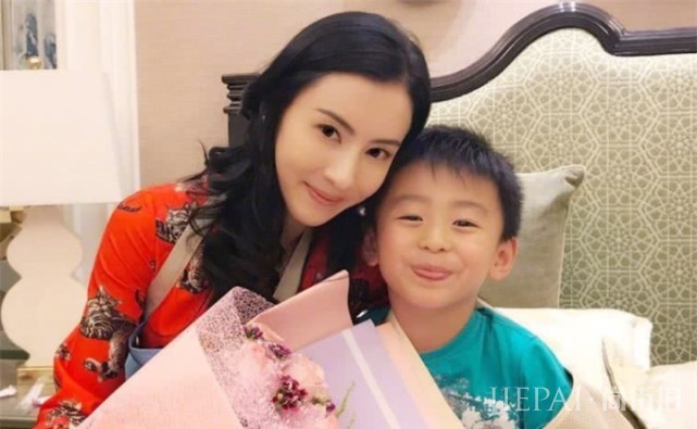 张柏芝最大的“靠山”浮出水面,不是向华强,而是这两个人