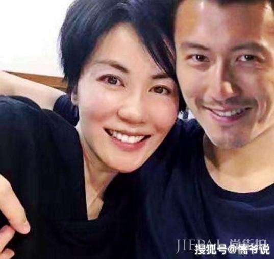 王菲谢霆锋情变?50岁生日未见情郎谢霆锋,她微醺靠男友人肩头