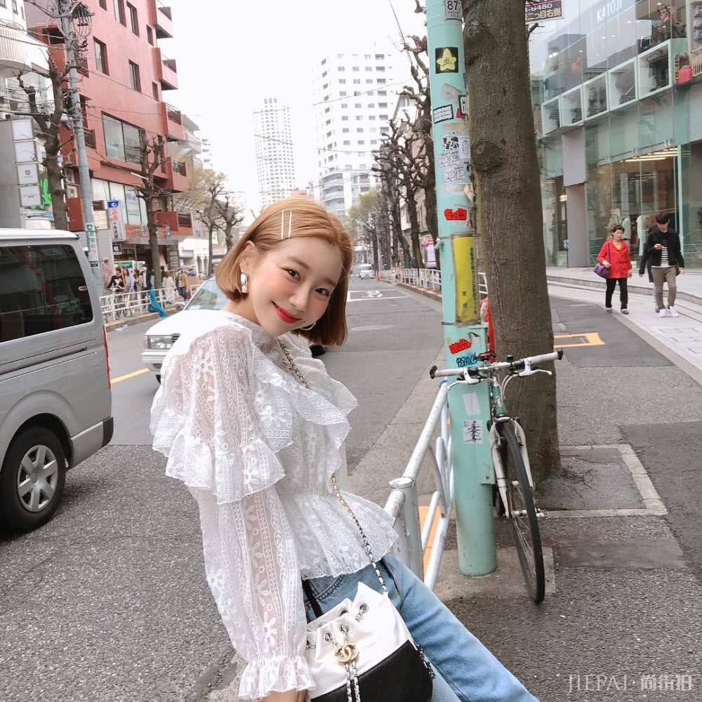 掌握这几个穿搭技巧,不穿鞋也能让你显高显瘦