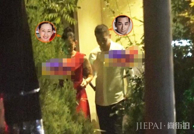 赵文卓张丹露十指紧扣撒狗粮，一路有说有笑结婚13年甜蜜如初恋