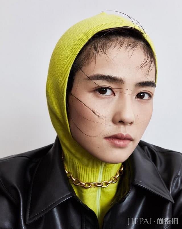 白鹿最新时尚硬照简直A到爆,扎“钢丝”辫秒变狂野少女