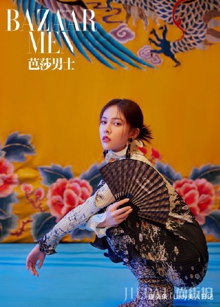 宋妍霏吊带裙搭配长直发,演绎清爽小诱惑