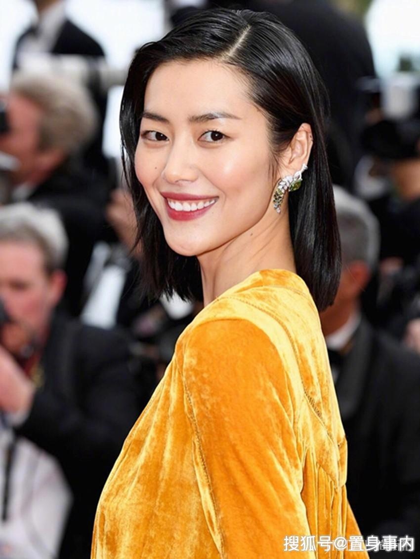 对待辱华品牌，杨幂刘雯很刚，张艺兴避重就轻，林允开启装傻模式