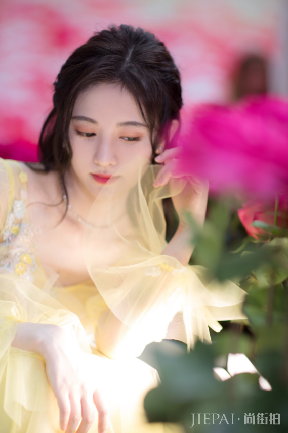 鞠婧祎穿薄纱裙犹如天仙下凡,美翻