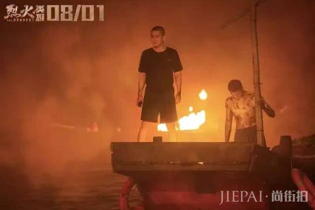 年度总票房终于冲破400亿元,三部票房爆款贡献最大