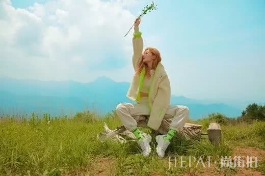 抛弃眼线和口红,见惯了性感野性的泫雅,你见过清纯版的吗?