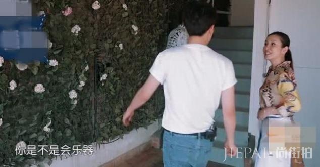 秦海璐《中餐厅》秀恩爱虐单身狗杨紫，自曝婚后从没和老公吵过架