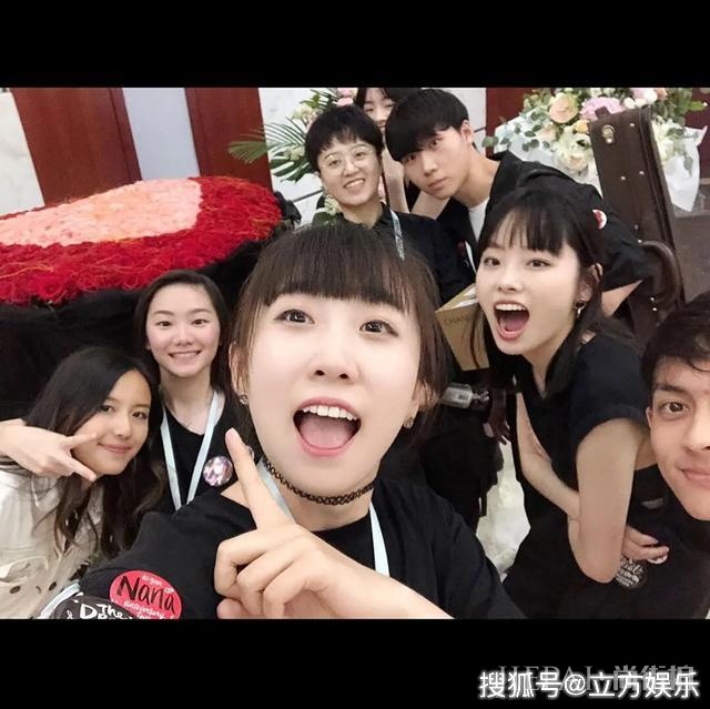 欧阳娜娜强大朋友圈曝光?皆是业内一流人士,比綦美合高大上太多