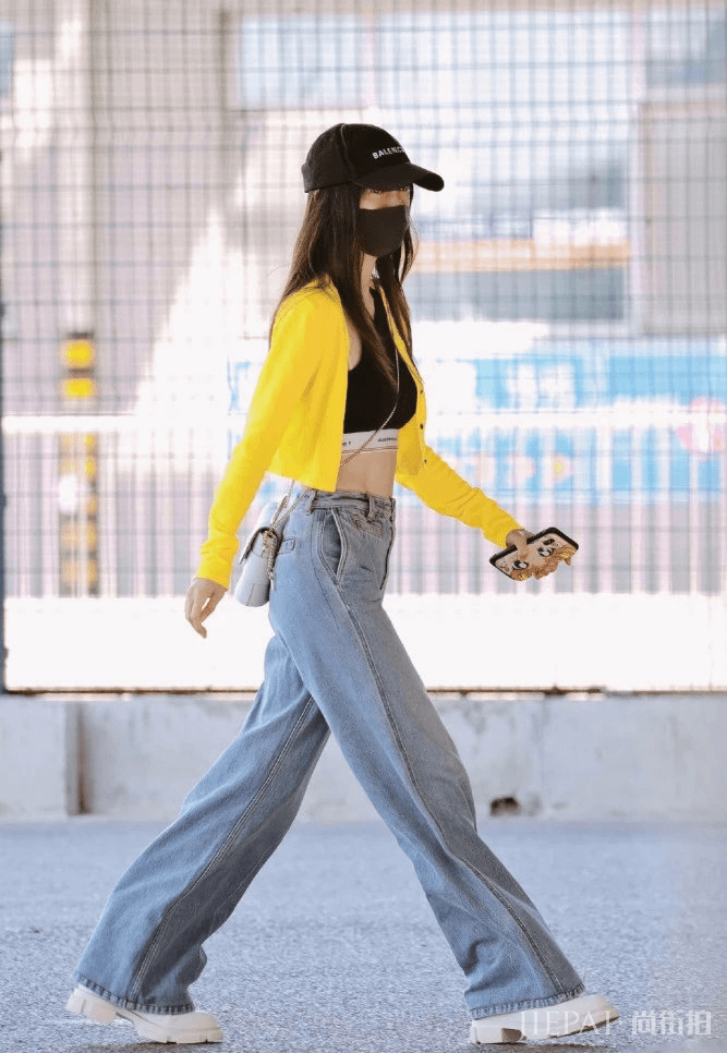 杨颖烈焰红唇配大波浪,蓝白相间晚礼凸显女人魅力,美腻了