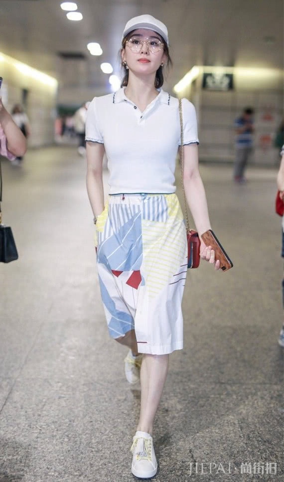 探索刘诗诗满分气质的奥秘，让你轻松养成优雅干练系