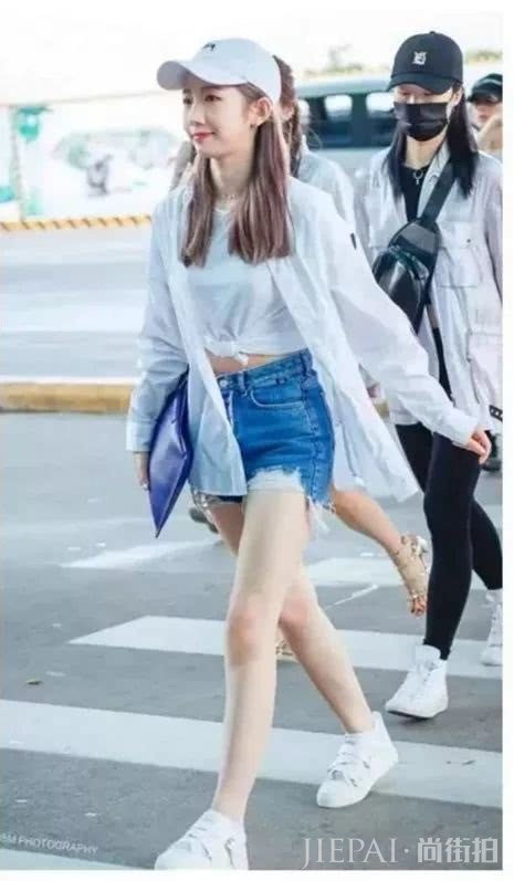 跟孟美岐这穿搭法，混搭时尚又显高级，少女魅力无比