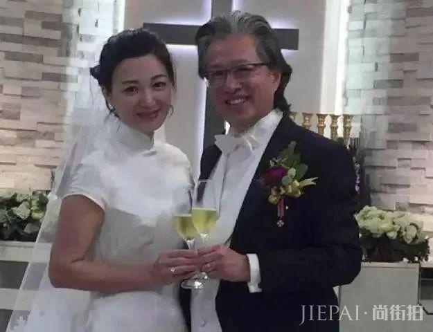 曾受刘德华力捧,演艺事业高开低走,今三胎现身42岁的她风韵如初