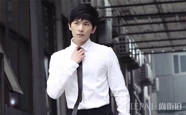 娱乐圈中“人气超高”的5位男星，鹿晗垫底，第一实至名归！