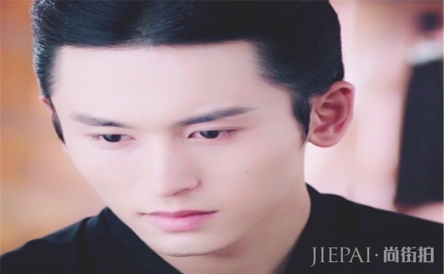 张哲瀚被问会不会喜欢鞠婧祎，一句话回答好扎心