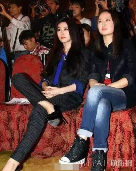 女星跷二郎腿:范冰冰杨幂霸气侧漏,刘诗诗唐嫣优雅温婉