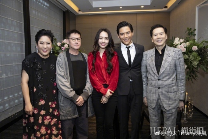 门当户对多重要?郭碧婷爸爸和向华强亲家见面,场面尴尬气氛冷