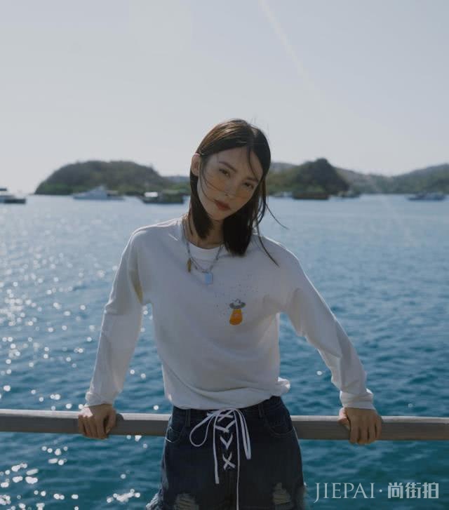 金晨最新打扮美出新高度!一袭红裙明艳动人,仙女身材实至名归