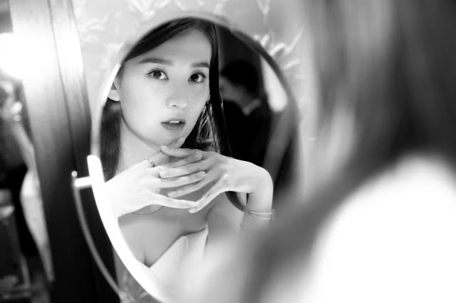 91年肖战喊93年乔欣“姐”,新人如何称呼前辈?真是世纪难题!