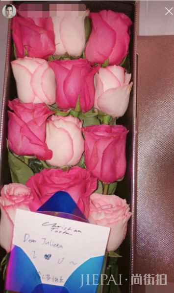 蒋劲夫七夕公开恋情,送玫瑰花给同居外国女友,用中英双语示爱