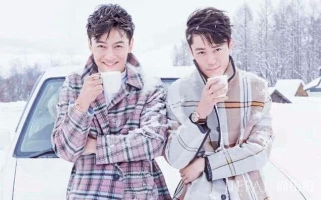 霍建华近日被粉丝认出,网友发现难道男星都逃不出“赵本山定律”