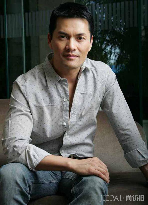 三人同演黑帮老大,一个身家20亿,一个是综艺大咖,一个却成路人