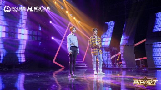 冯建宇管煜正空降虎牙音乐表演秀 骚男大锤哥趣味点评《真正的歌手》