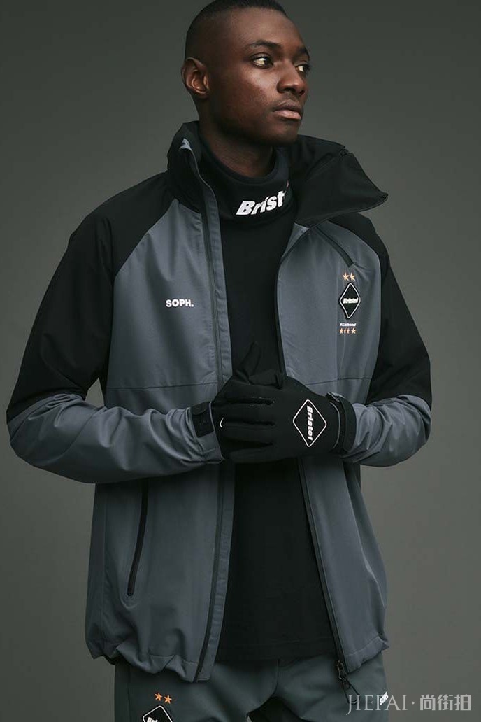 还是搞足球！但是这次 F.C. Real Bristol 街头化了！