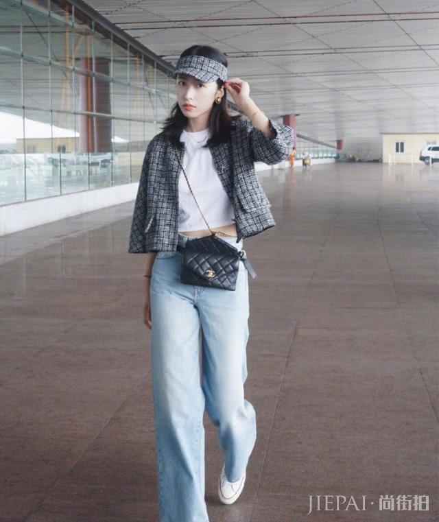 宋妍霏周雨彤同登画报，两位时髦精的穿搭，你更pick哪一位？