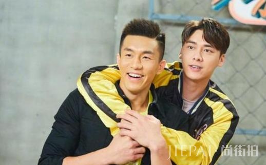 打邓伦屁股，李易峰“撩汉”技能升级？陈伟霆、岳云鹏都没逃过！