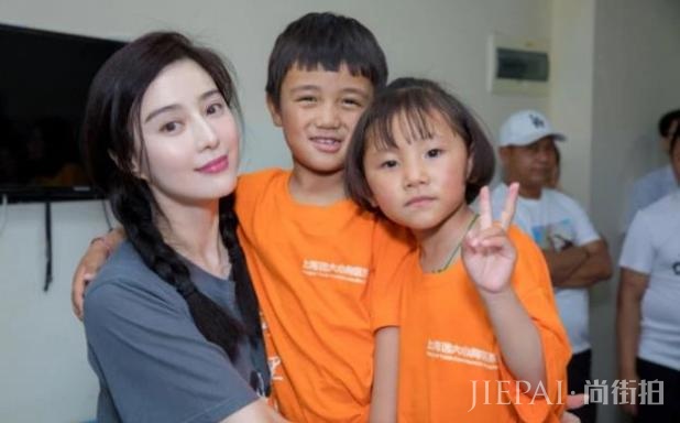 范冰冰去医院看望手术儿童,带着专业摄影师,网友吐槽:作秀!