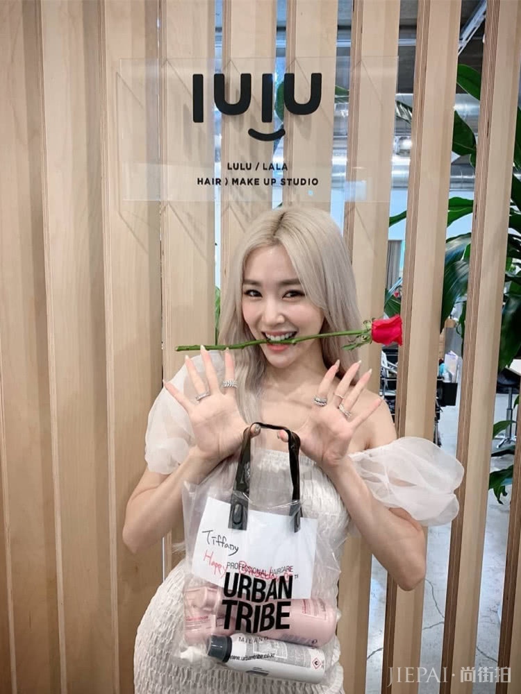 Tiffany生日会，三套造型齐上线，30岁依旧美成少女